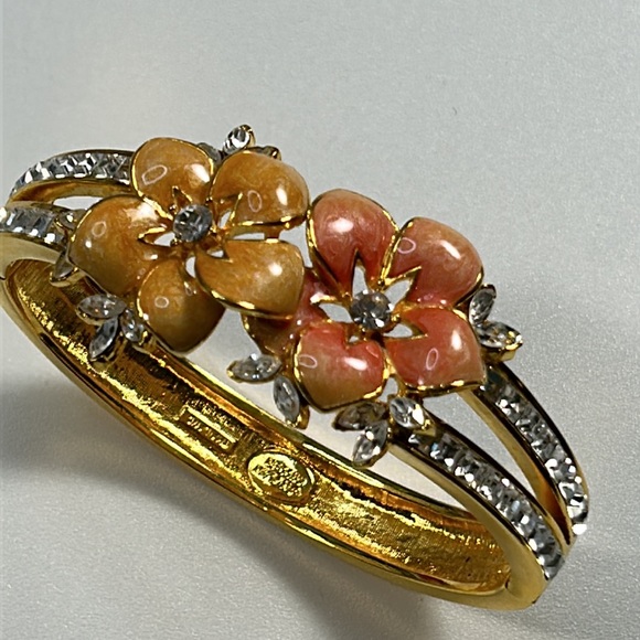 #34 Vintage Nolan Miller Hinged Enamel Flower Bracelet with Crystals - Picture 2 of 10